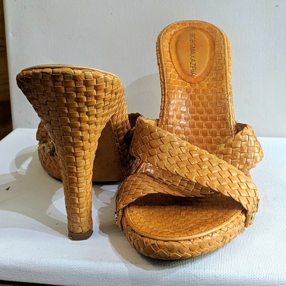 Woven leather mustard yellow woven sandels - Picture 2 of 2